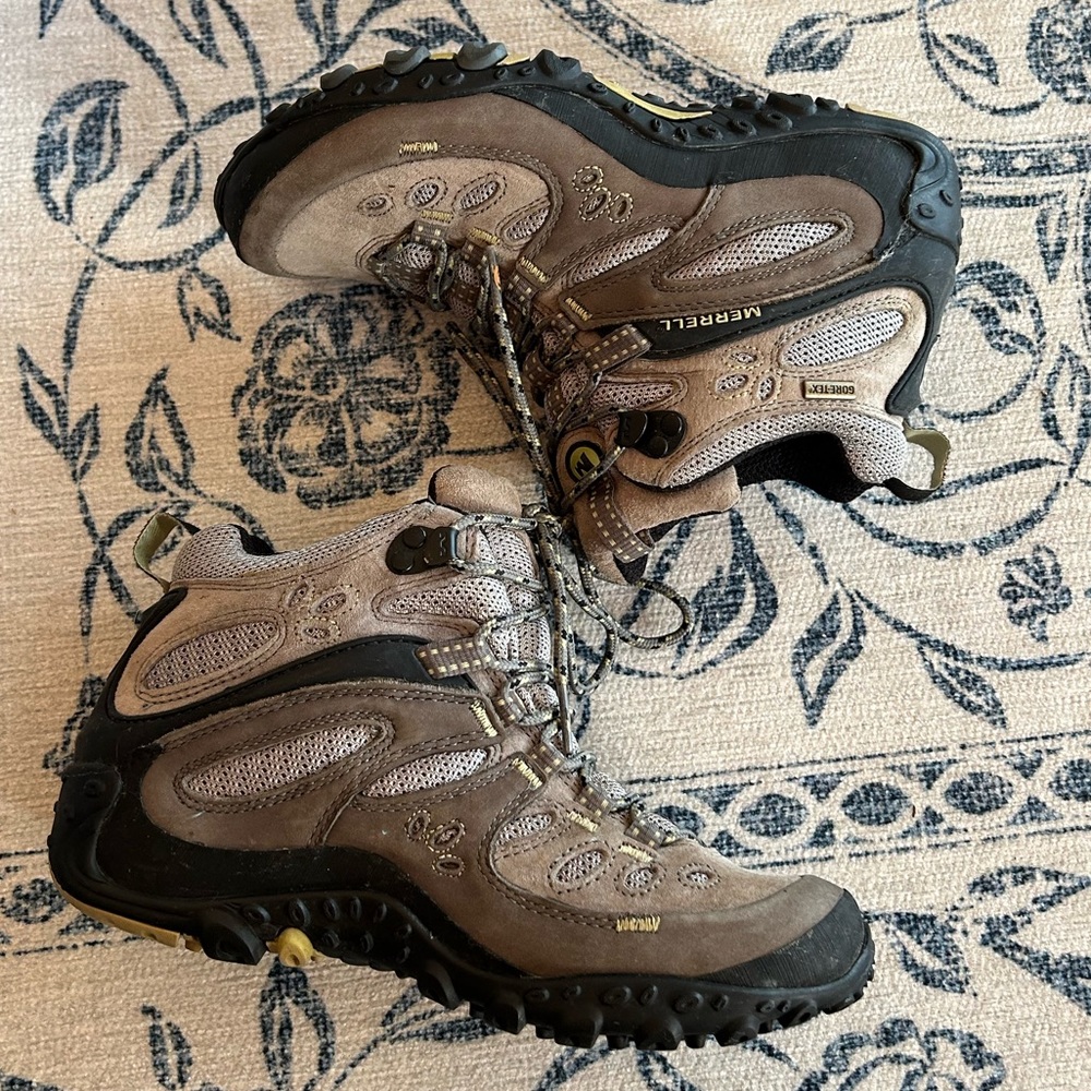 Merrell Gray and Black Hiking Boot - Picture 7 of 11